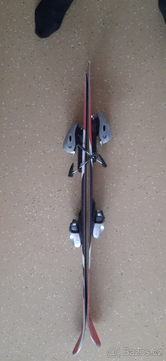 Dětské sjezdové lyže