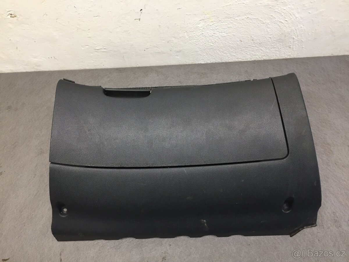 ŠKODA OCTAVIA 2 2004-2013 - ČERNÝ KASTLÍK SPOLUJEZDCE