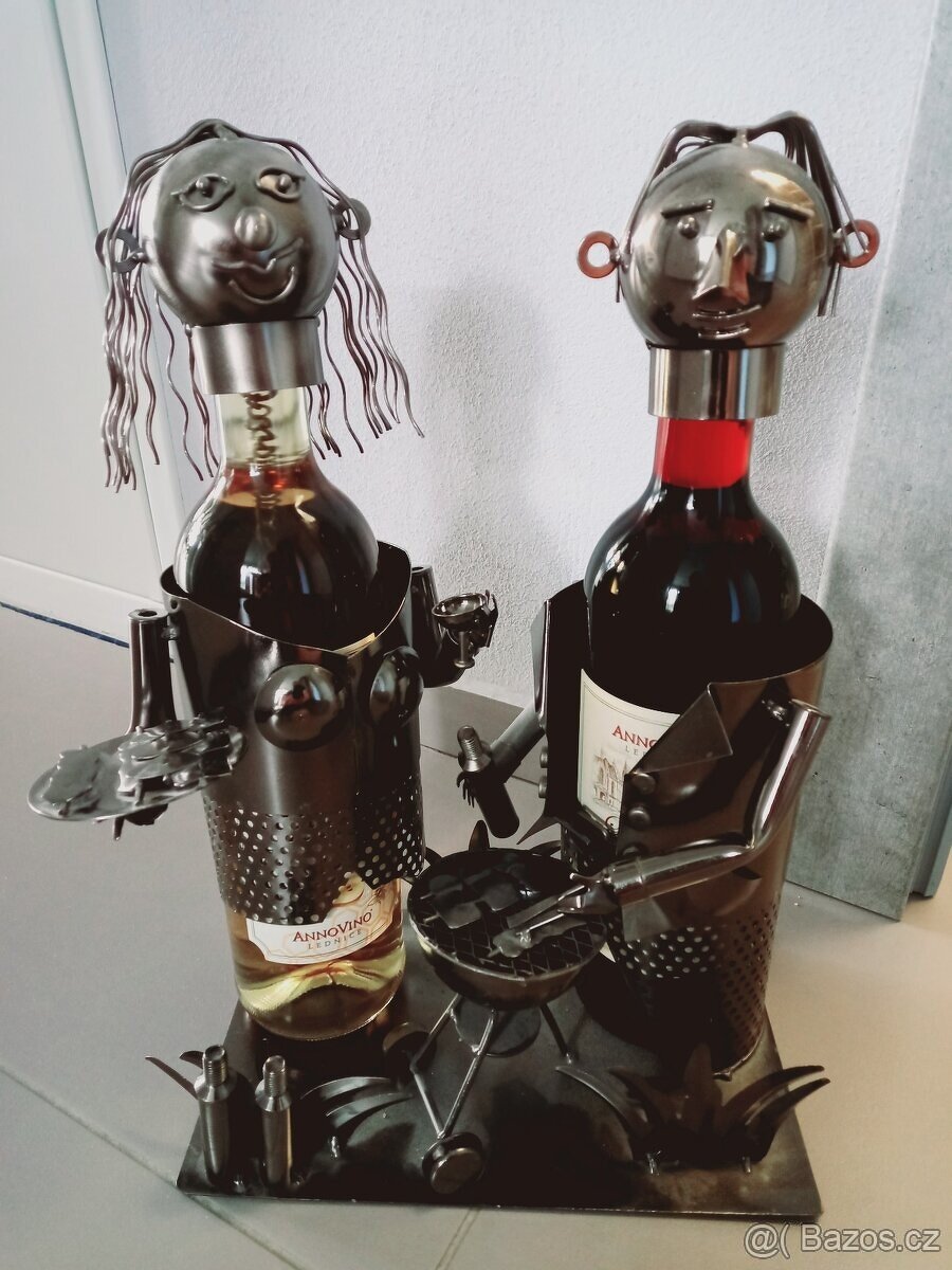 Kovová dekorace na víno