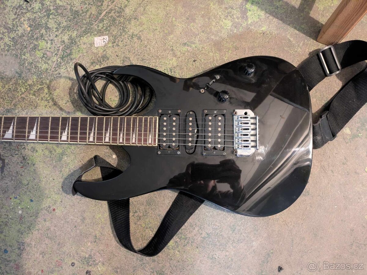 Ibanez GRG170DX, Soundking AK30A,