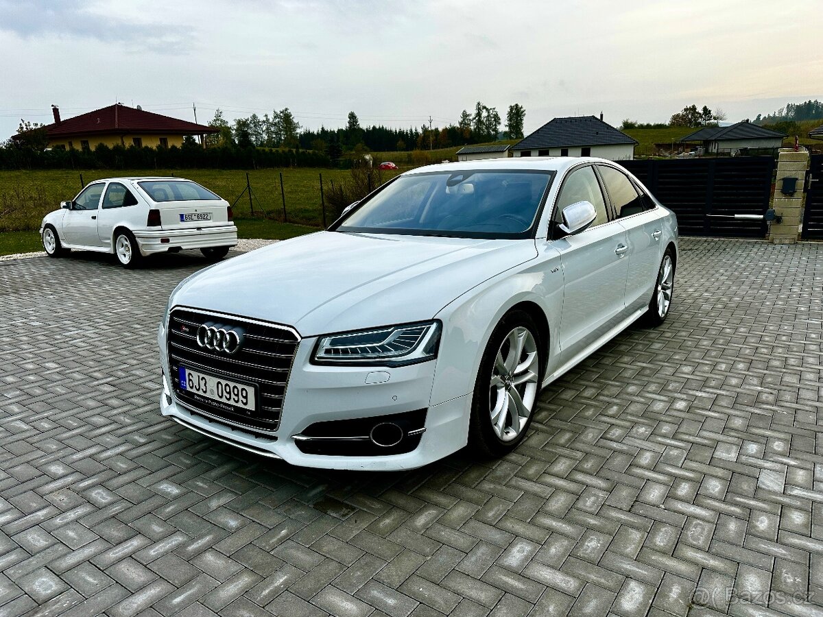 Audi S8, model 2015, zakázková top výbava