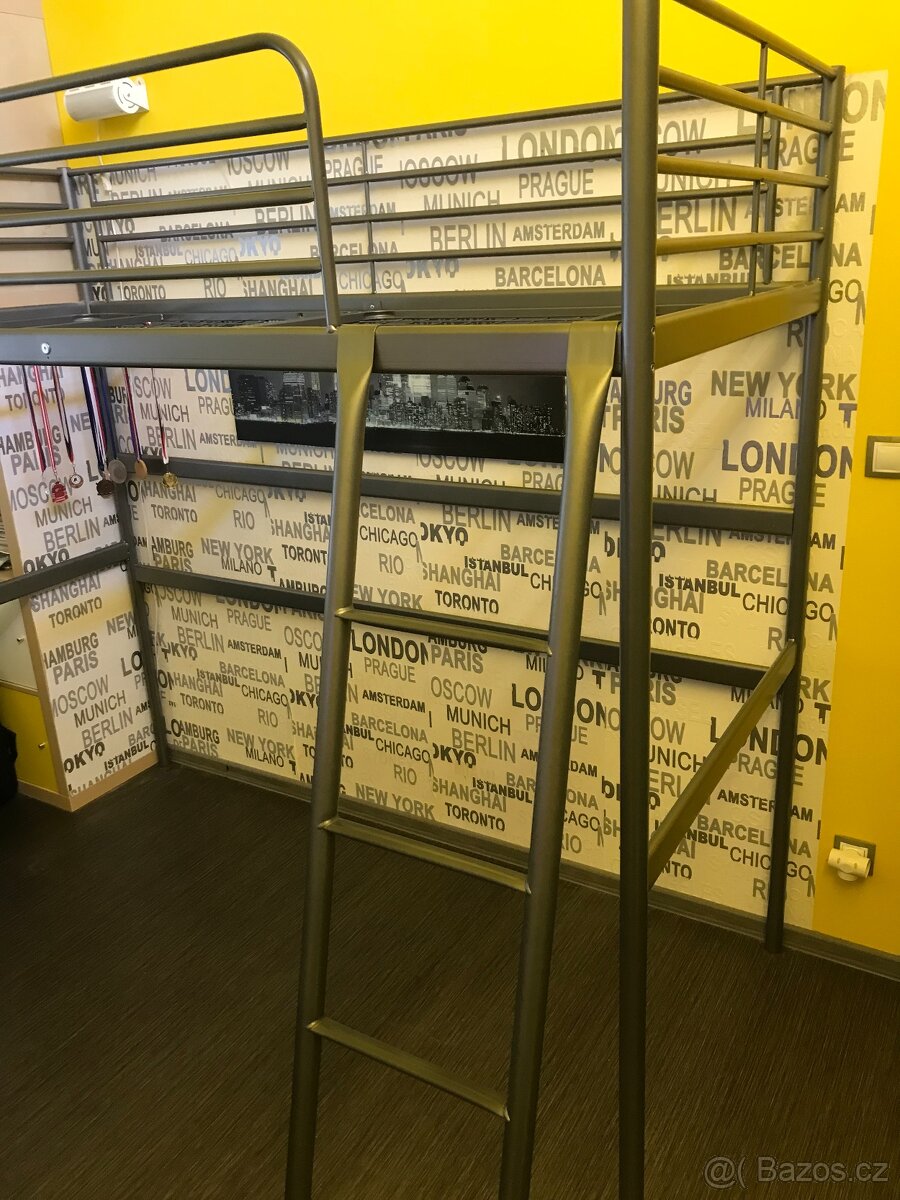 Vysoká postel SVÄRTA