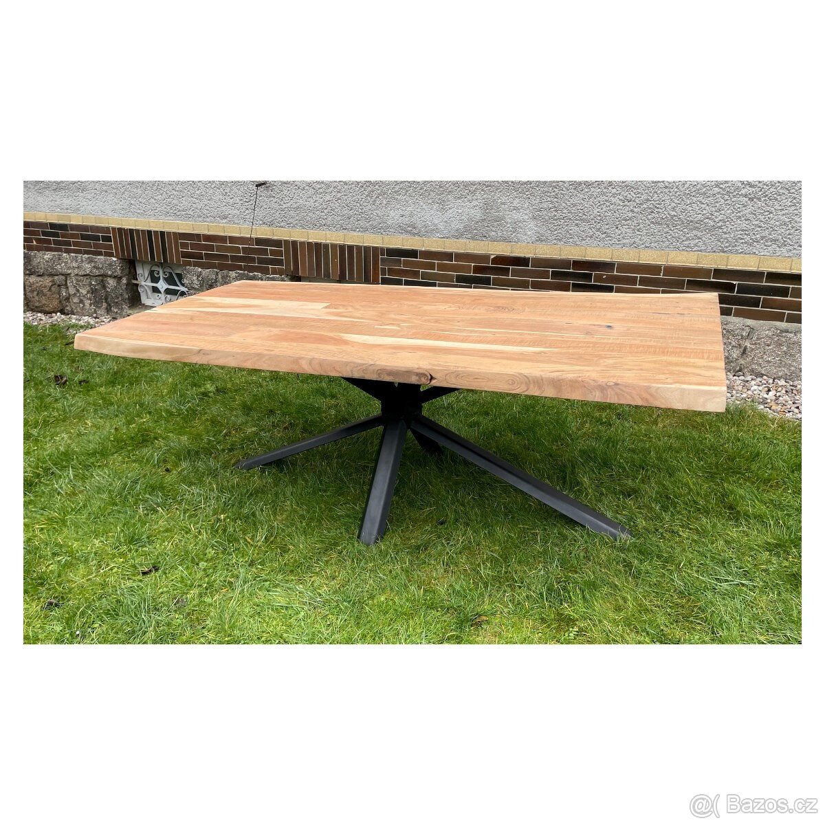 Masivní jídelní stůl - Living 210 cm