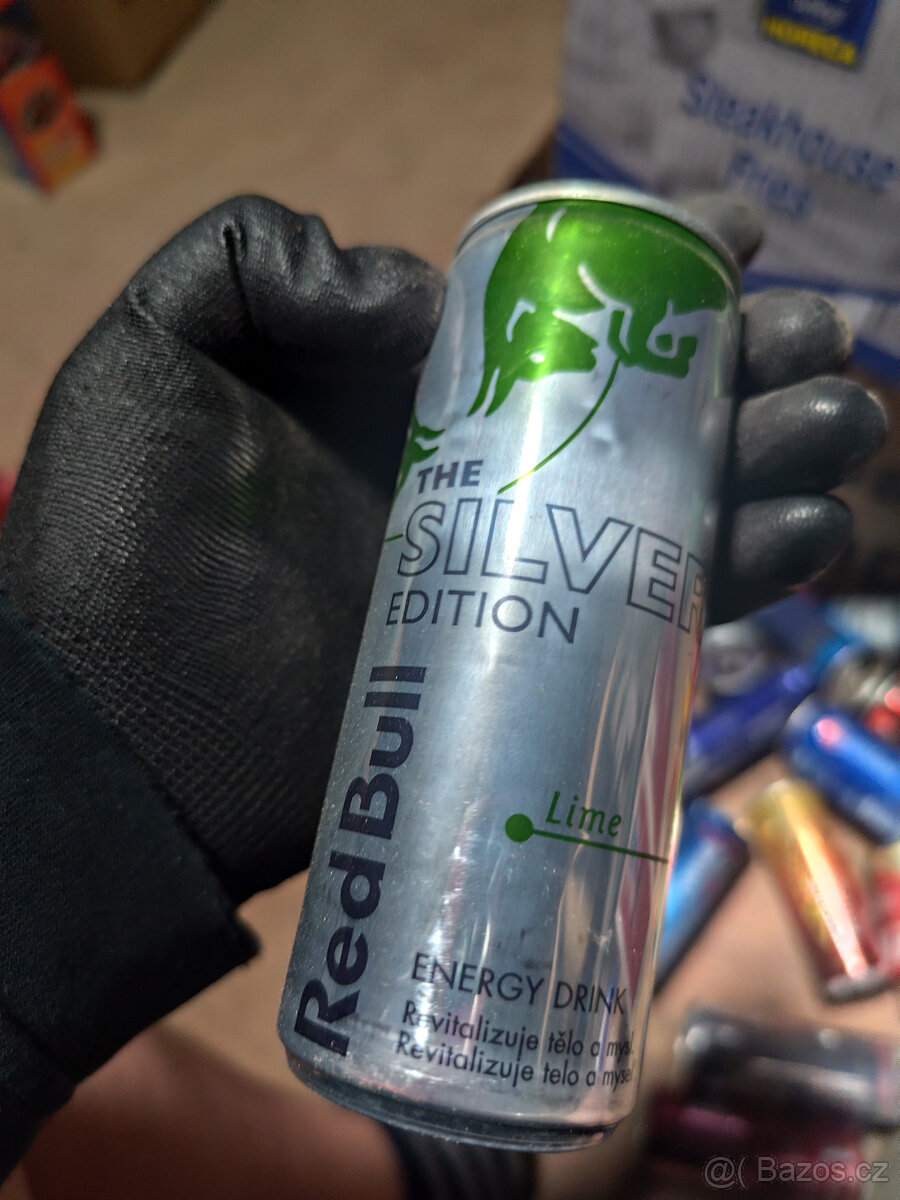Plechovky od Energy Drinků Red Bull 2