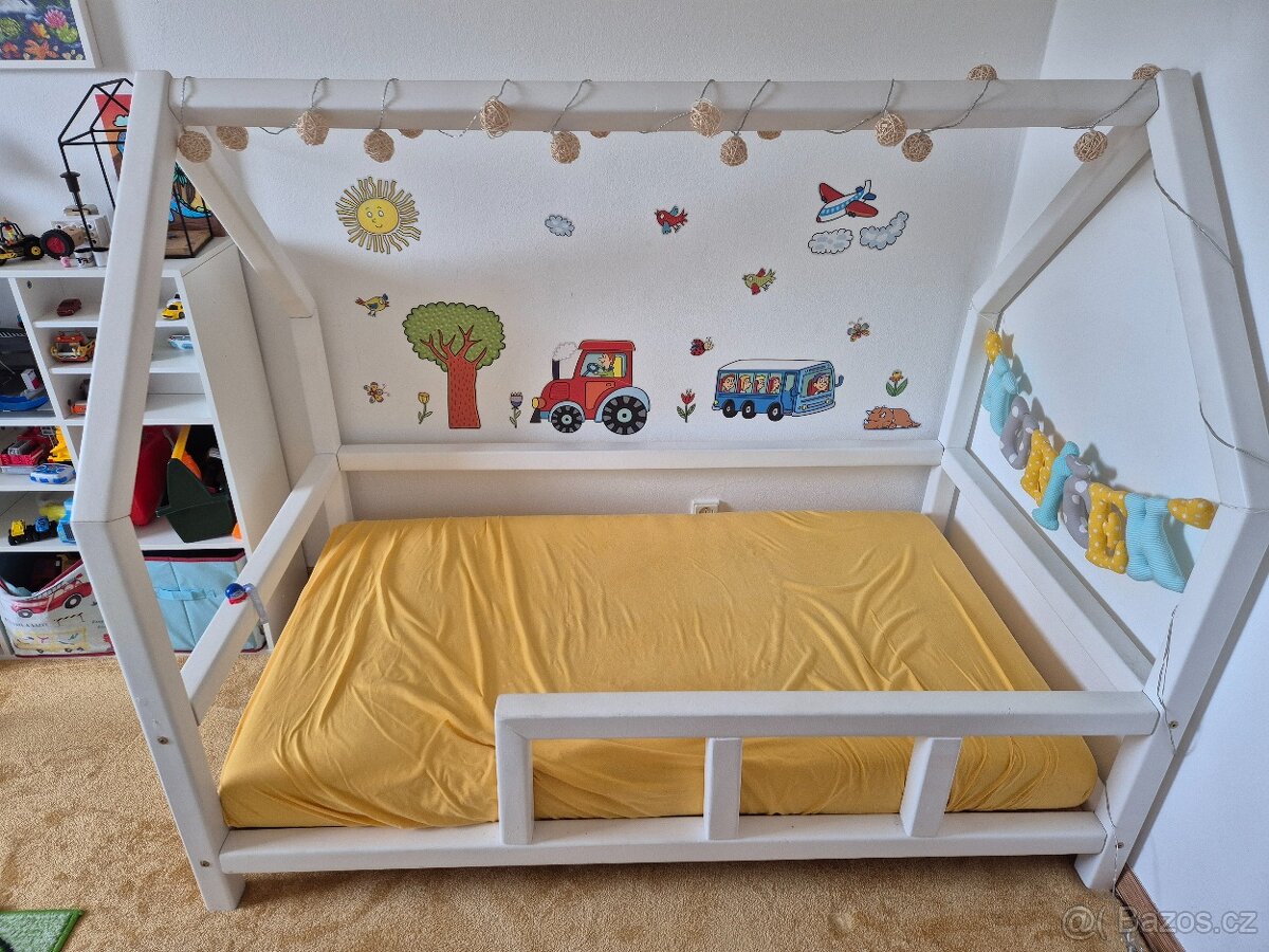 Domečková postel masiv