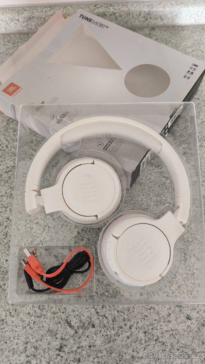 Sluchátka JBL Tune 660BT s vadou
