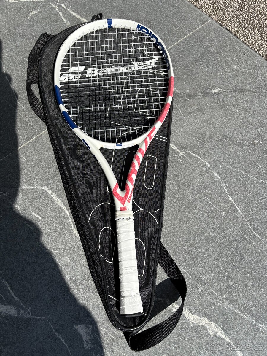 Tenisová raketa značky Babolat