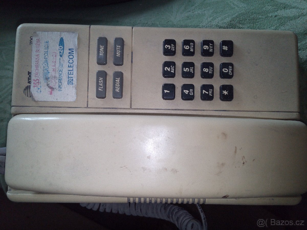 Telefón