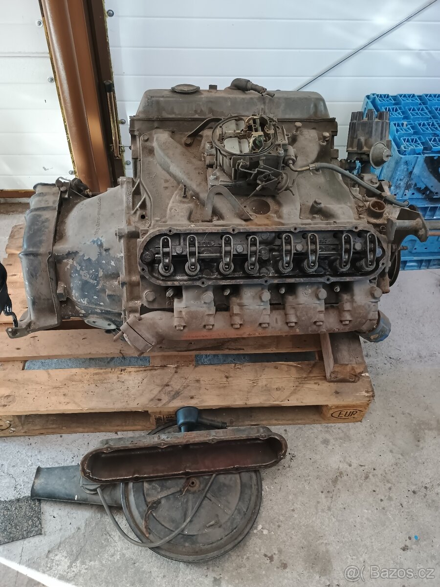 Cadillac 500cui,8,2 V8 motor a převodovka
