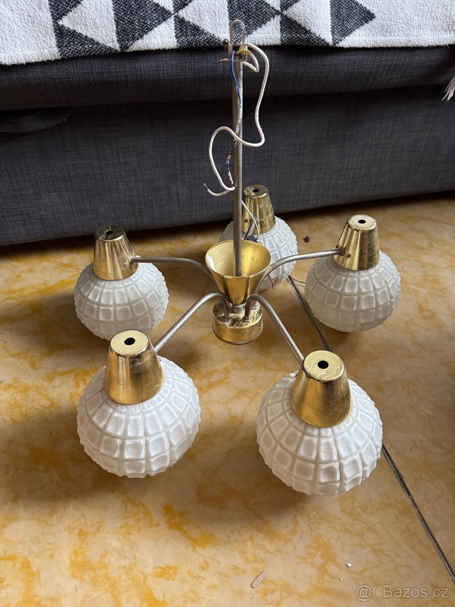 Retro stropní lustr 60.–80. léta – 5 ramen, mosaz / sklo