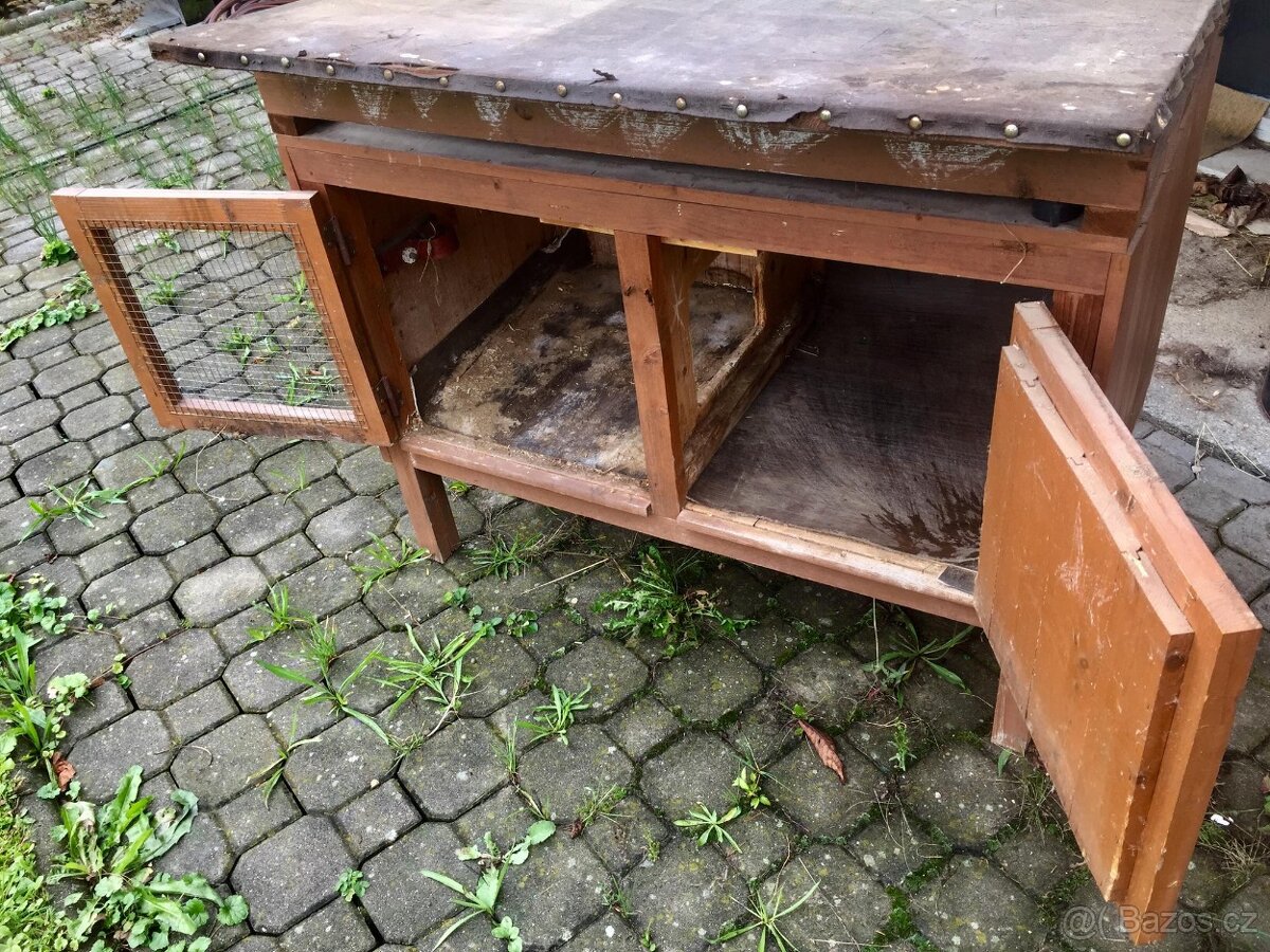 Dvoukotcová králikárna