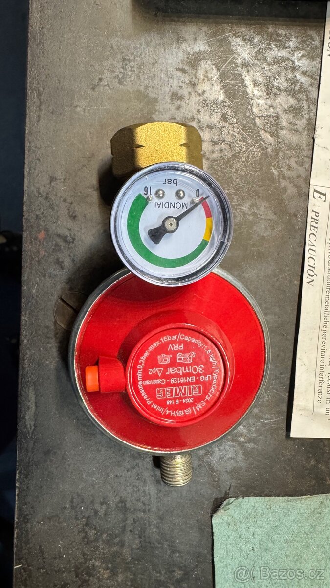 Plynový regulátor s ukazatelem vstupního tlaku 30mbar