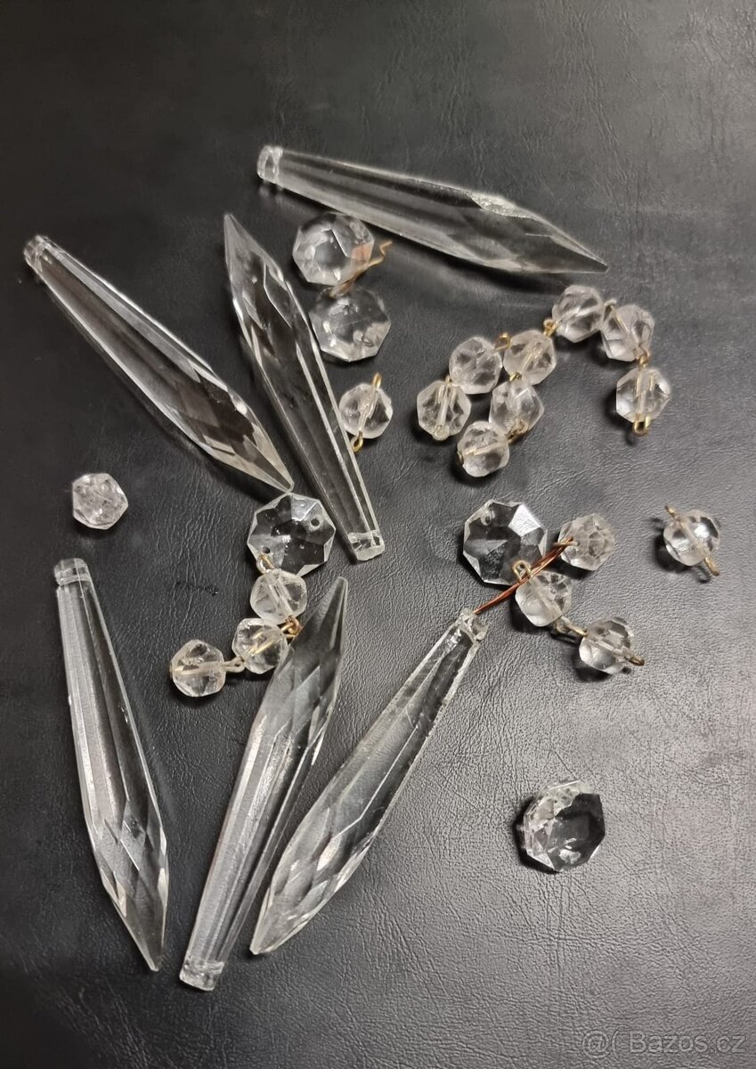 Křišťálový lustr - díly