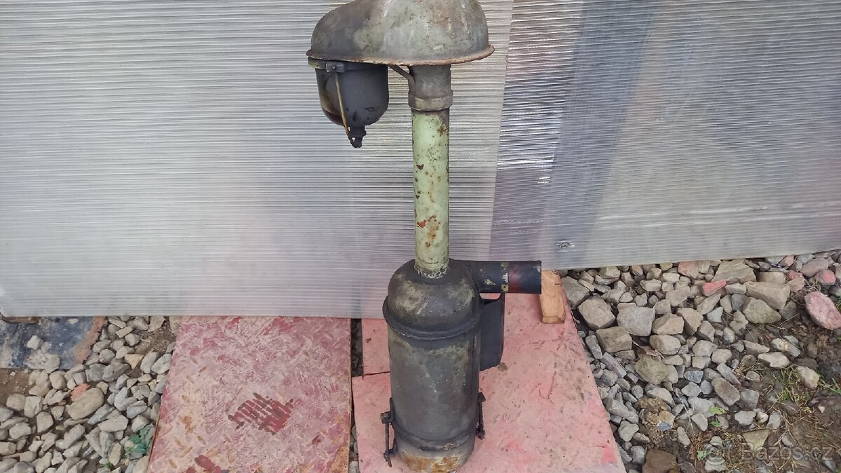 Zetor 25-vzduchový filtr