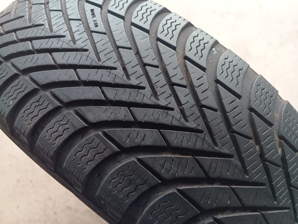 195/65 R15 PIRELLI (2417)