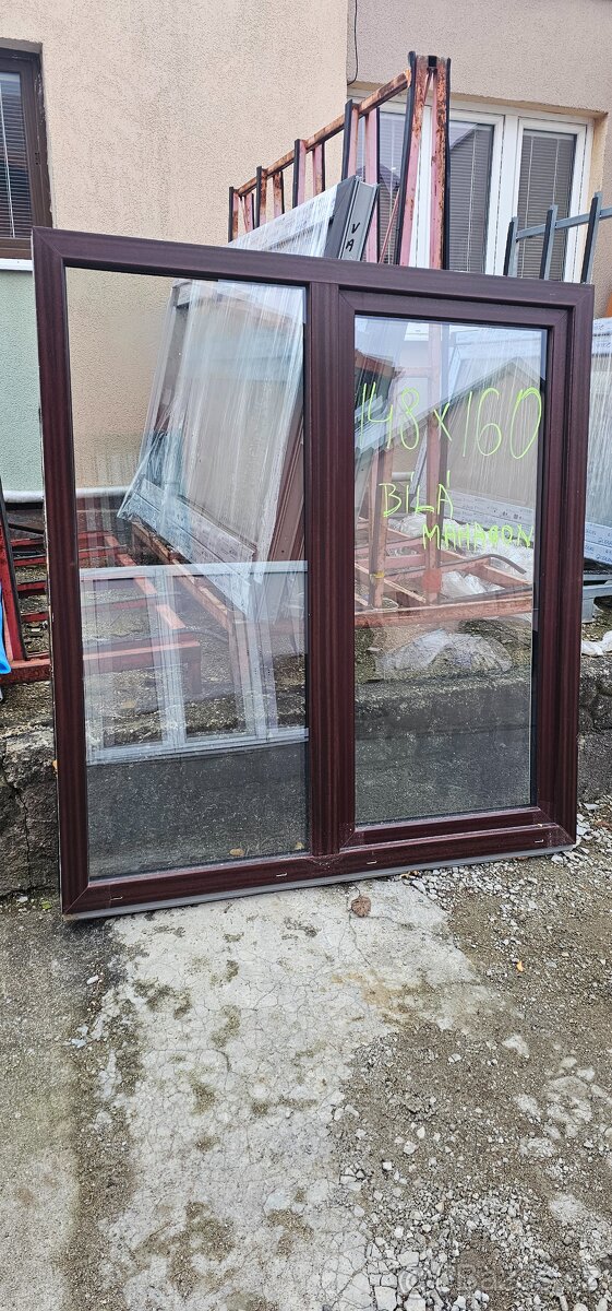 plastové okno, bílá/mahagon, 148x160cm, trojsklo, použité