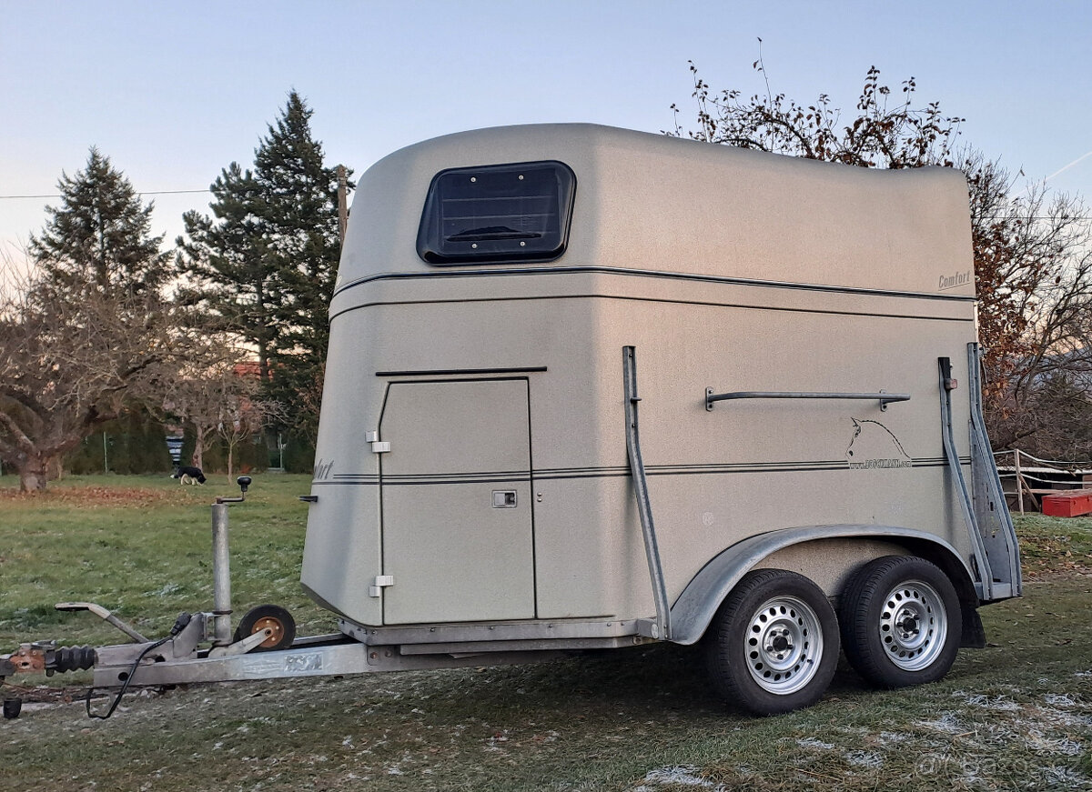 Prodám celolaminátový přívěs - přepravník na 2 koně Böckmann