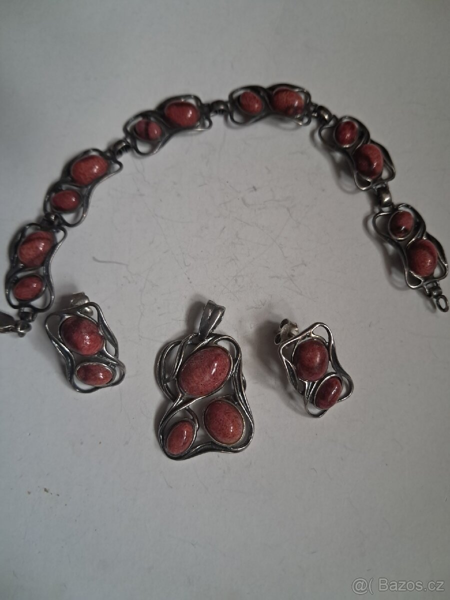 Stříbrná sada s koralem