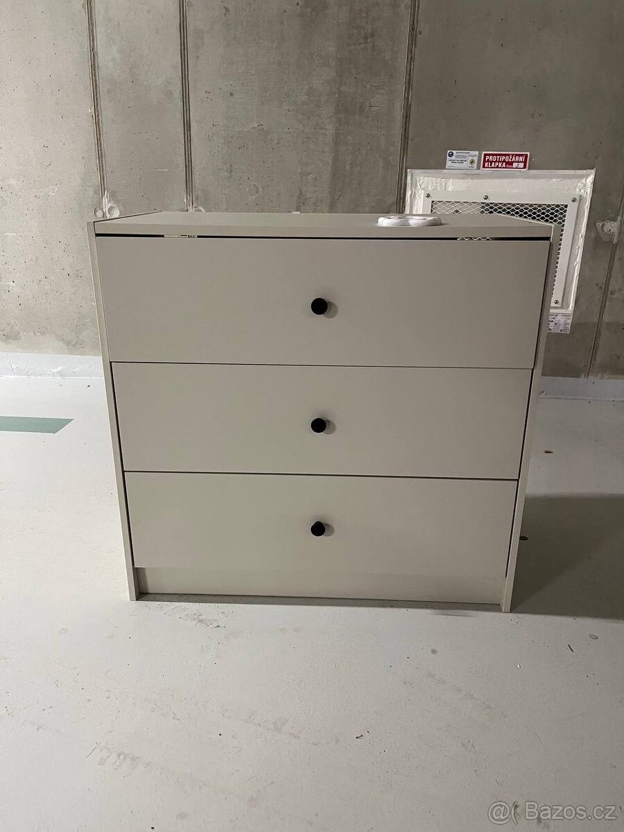 Komoda IKEA GURSKEN, perfektní stav – 3 zásuvky