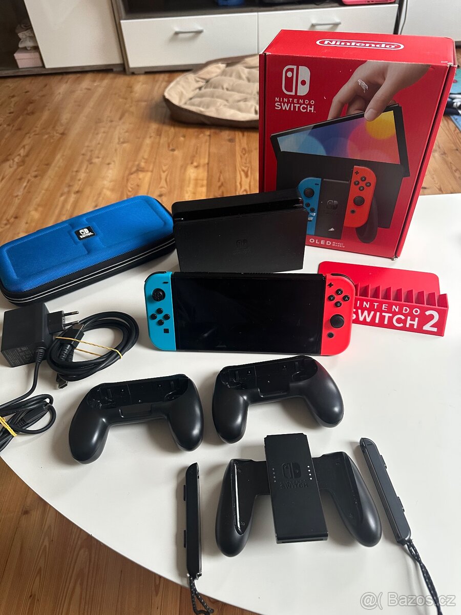 Nintendo switch oled + bohaté příslušenstv. + hra