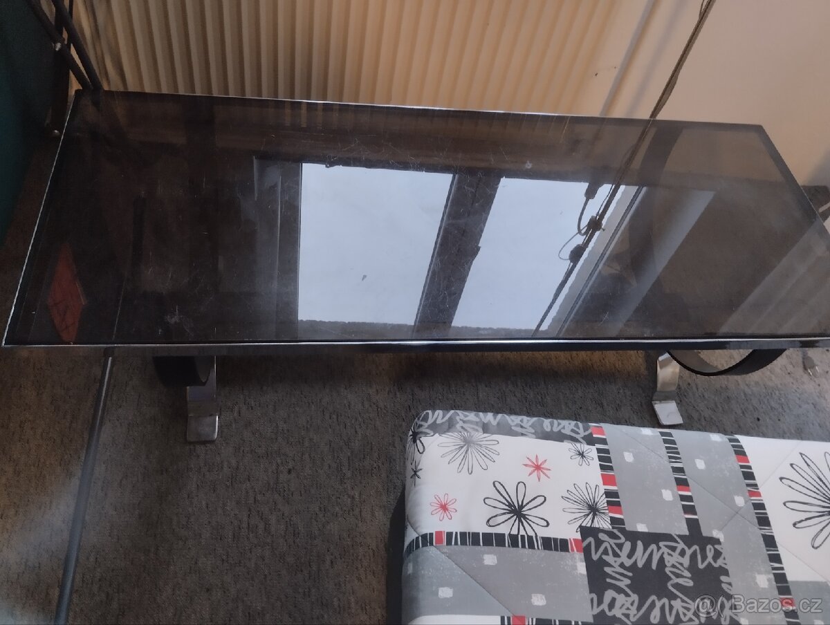 Konferenční stolek skleněný