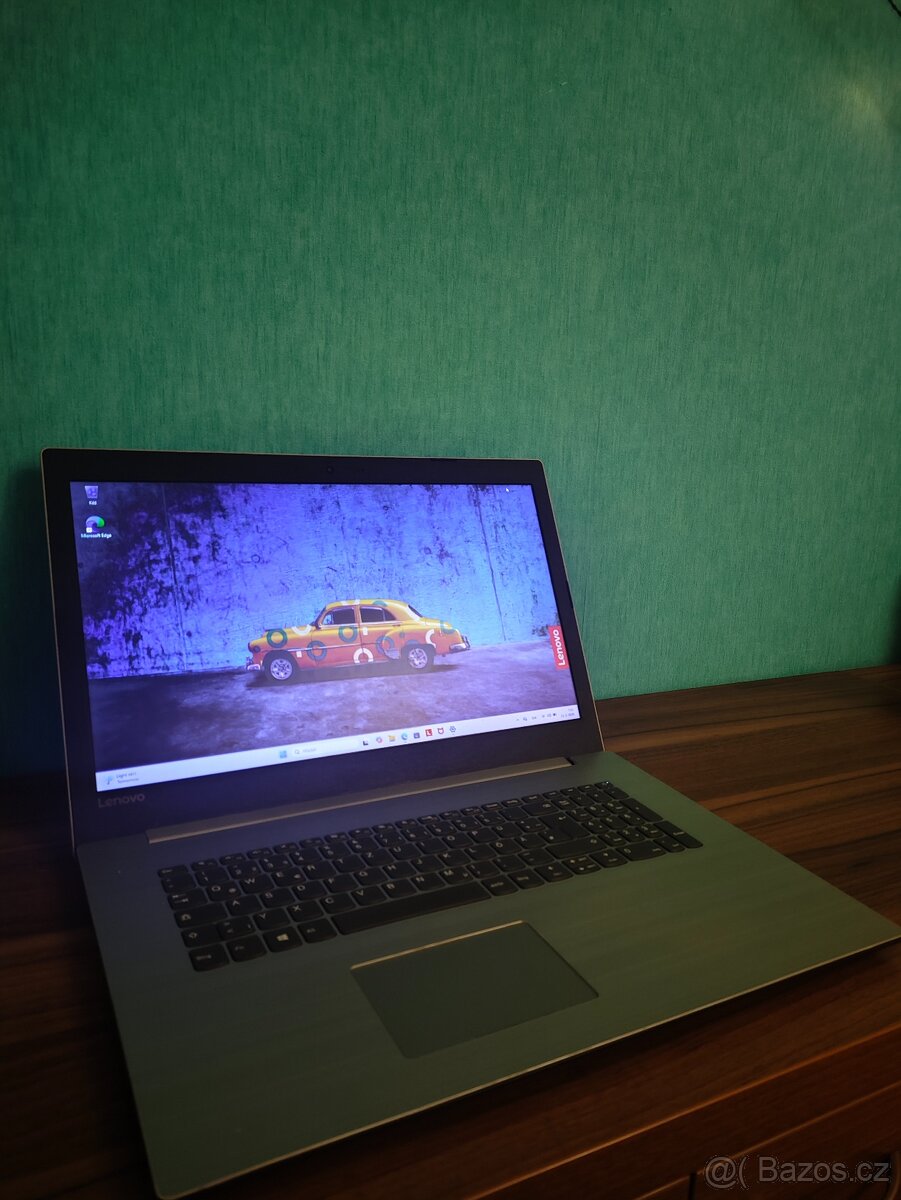 Lenovo 330-17IKB | i5 • 8GB • 256GB