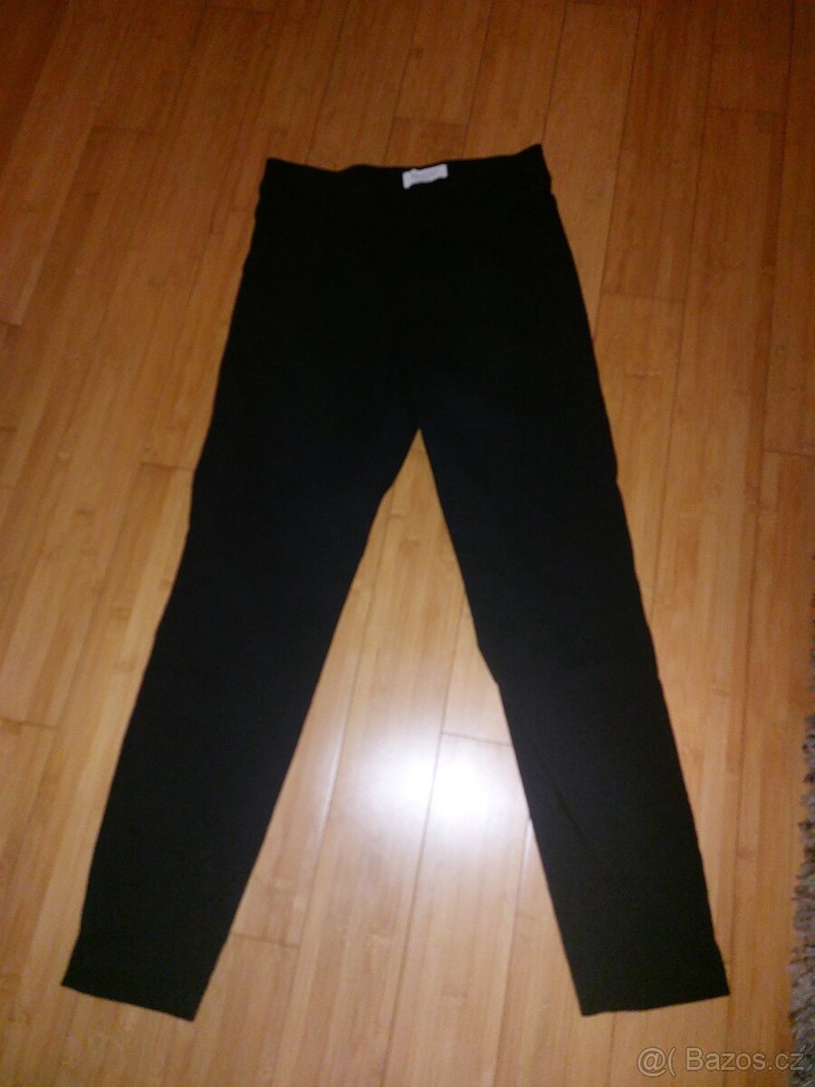 Černé kalhoty