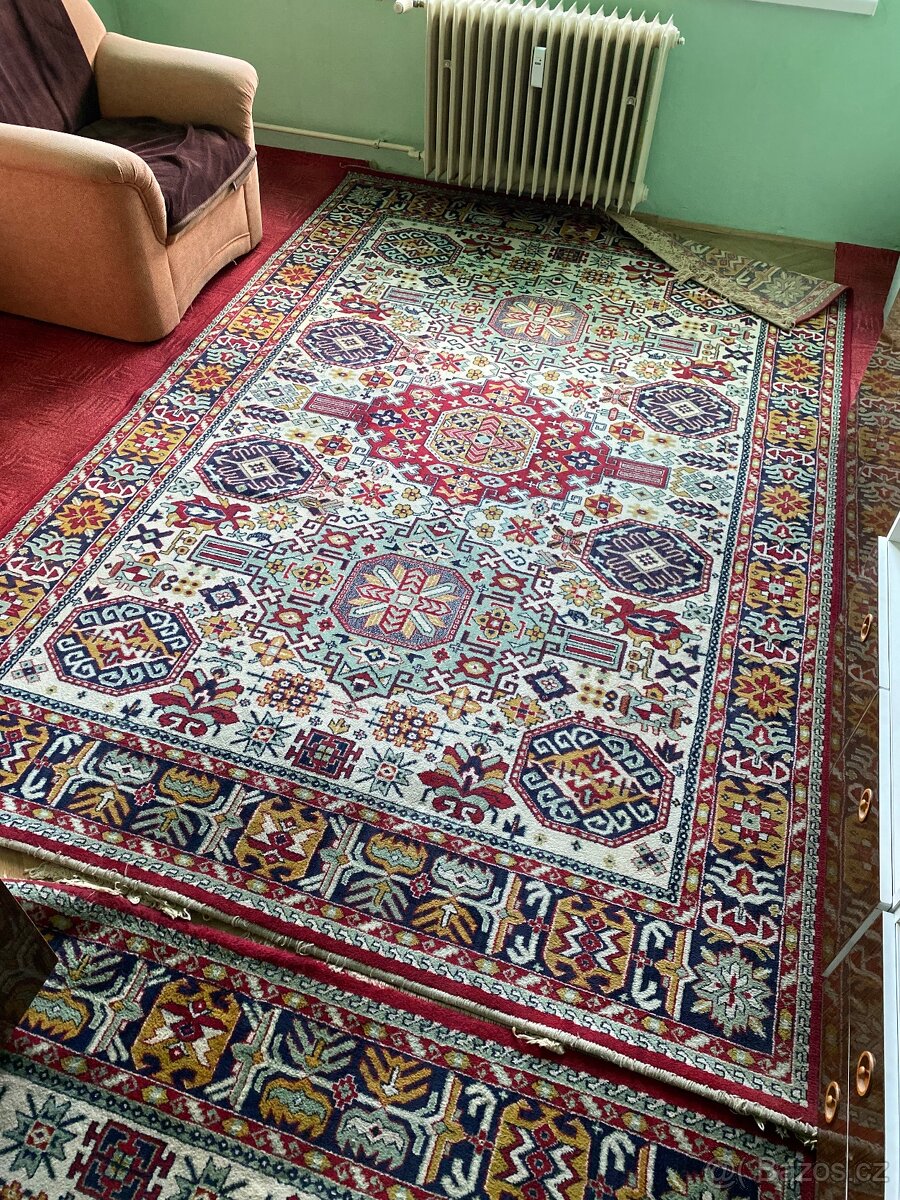 TKANÝ VLNĚNÝ KOBEREC