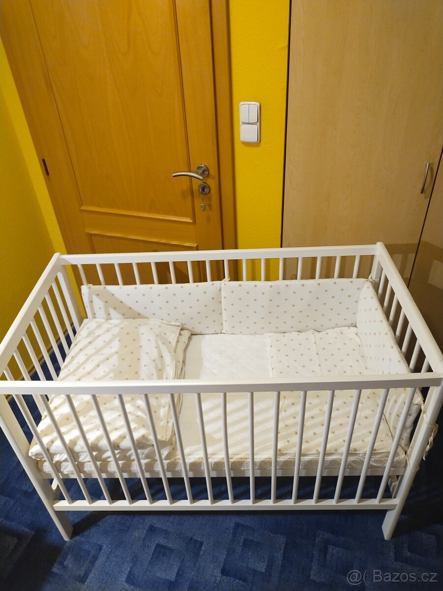 Dětská postýlka s příslušenstvím