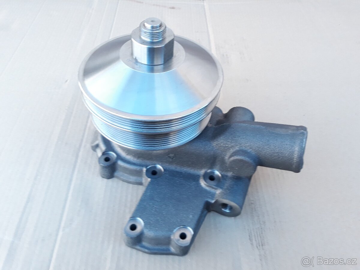 Vodní pumpa na Massey Ferguson