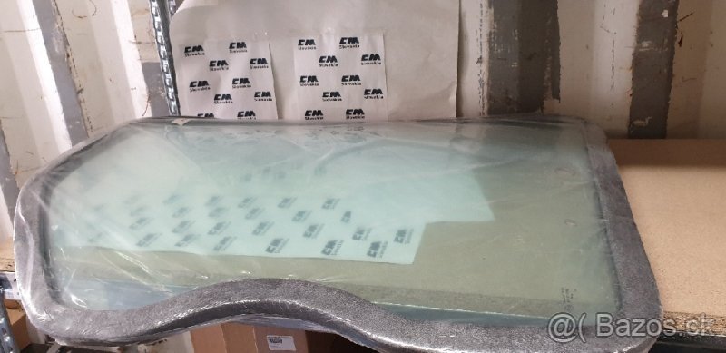 Čelní sklo na Bobcat