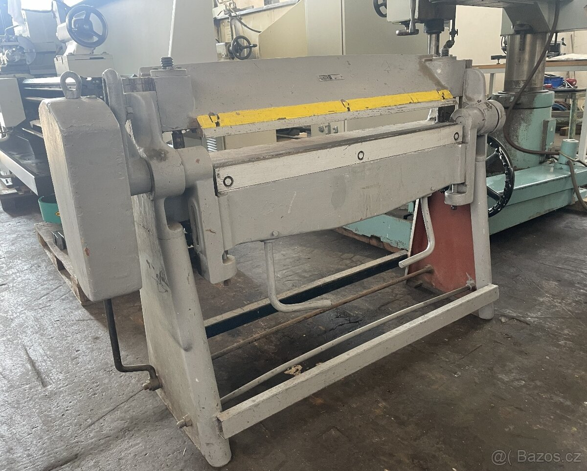 Ohýbačka plechu XO 1000/3A