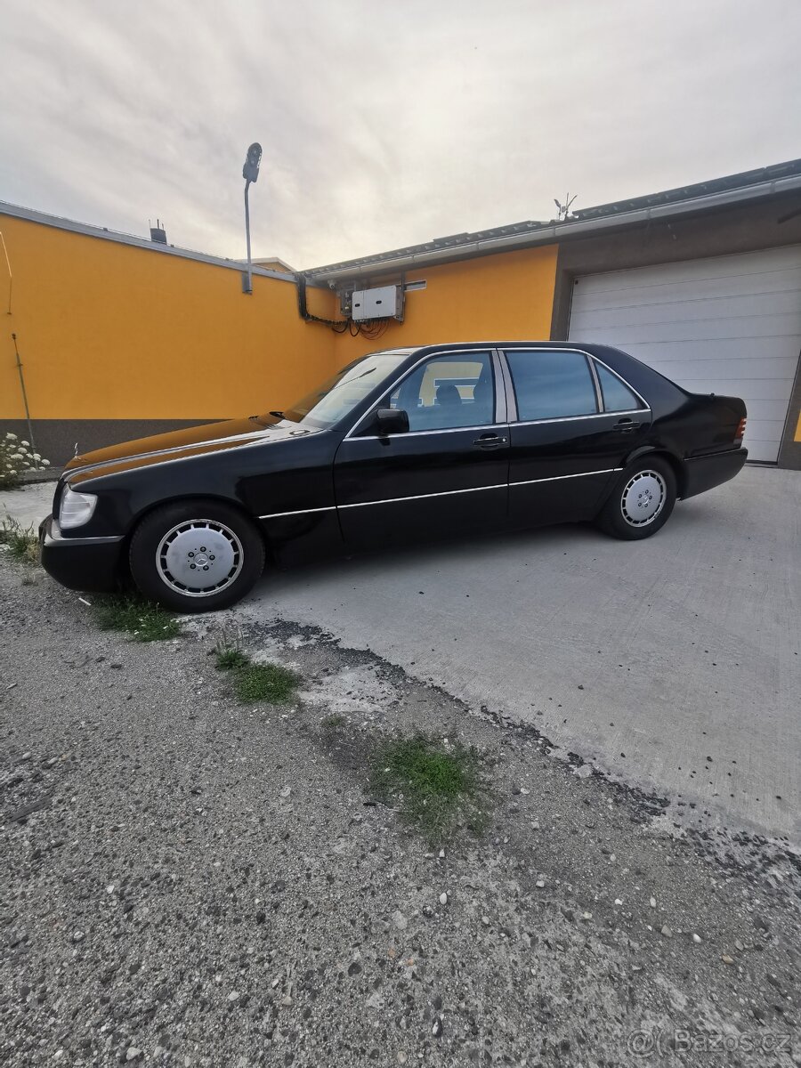 Mercedes S (W140) V8 veterán.
