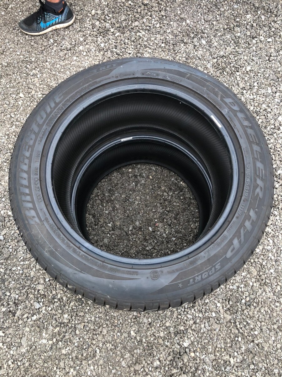 PRODÁM 2 KUSY PNEU BRIDGESTONE DUELER HP SPORT LETNÍ