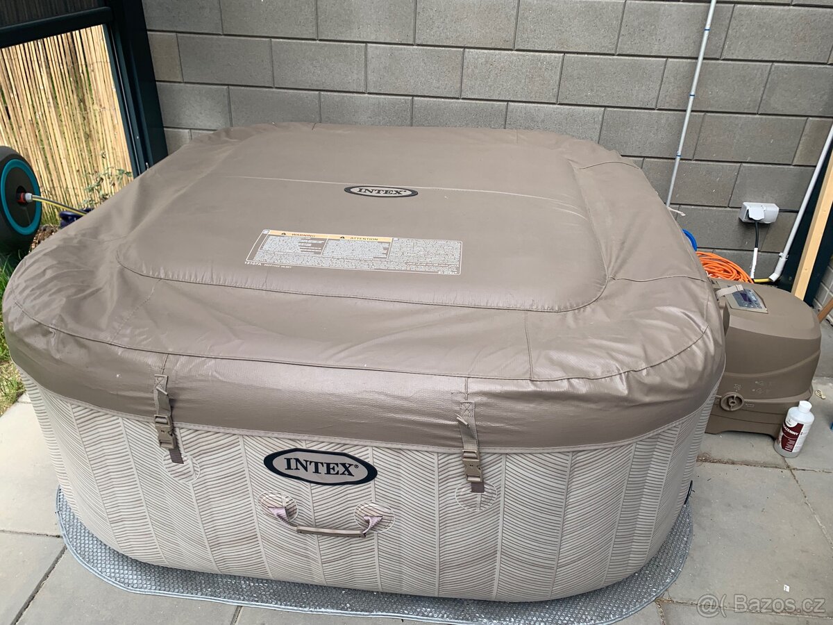 Intex Pure Spa Venkovní vířivka 83 Chevron Deluxe