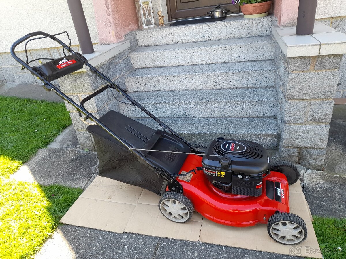 Benzínová sekačka s pojezdem MTD 46 cm Briggs-stratton