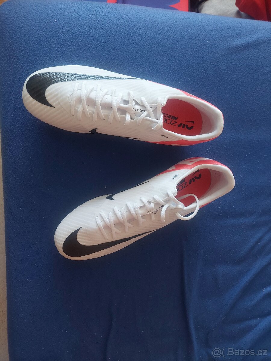 Nike MERCURIAL VAPOR 15 ACADEMY AG bílé