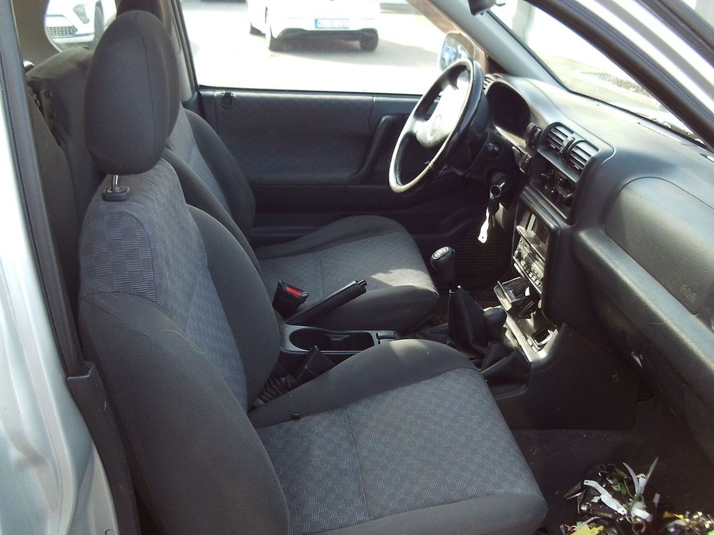 Opel Frontera interier dlouhá verze