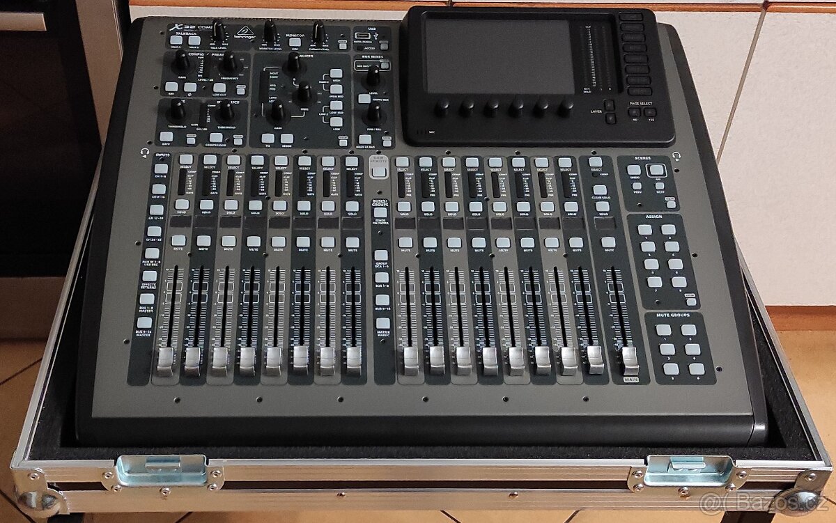 Mixážní pult Behringer X32 Compact