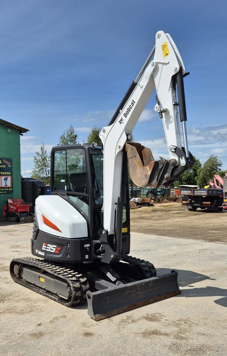 Bobcat E35