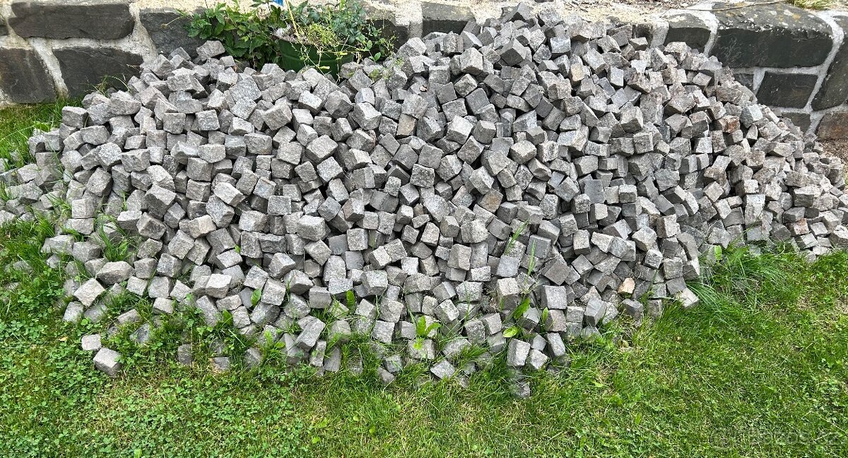 Žulové dlažební kostky