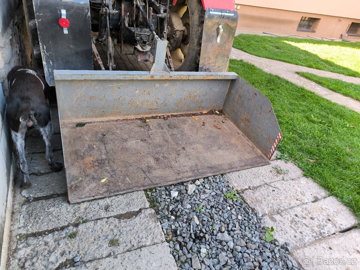 Nesená bedna za traktor