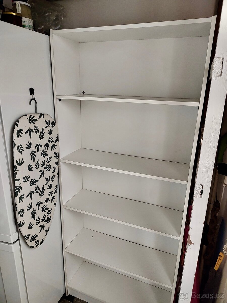 Regál, skříň, komoda, skříňka s policemi