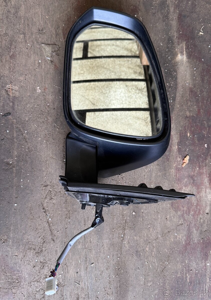 Levé vnější zrcátko na Toyotu Hilux Revo 2017
