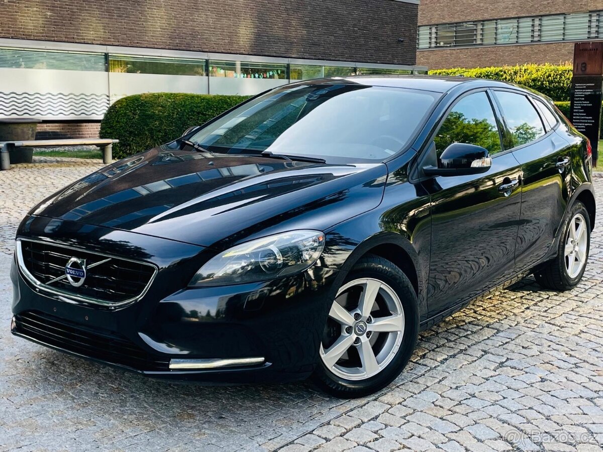 Volvo V40 1.6i BENZÍN MANUÁL 1.MAJITEL KAMERA SERVISKA
