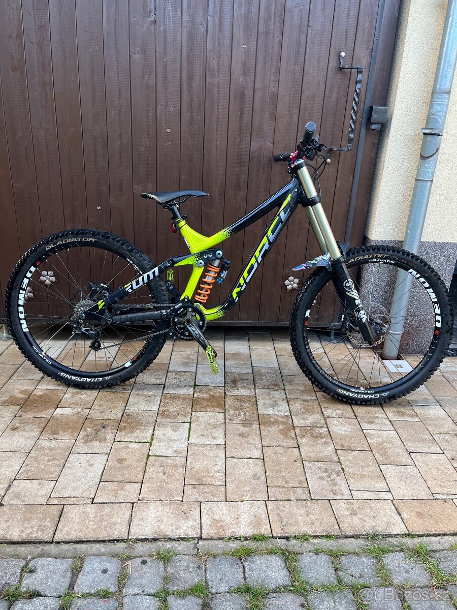 Sjezdové celoodpružené kolo Norco Aurum, 2019, velikost M.