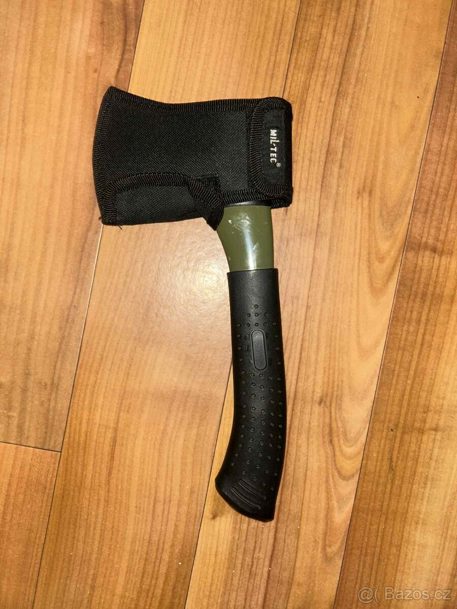 Prodám malou sekeru Mil-Tec
