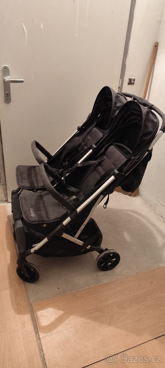 Kočárek pro dvojčata