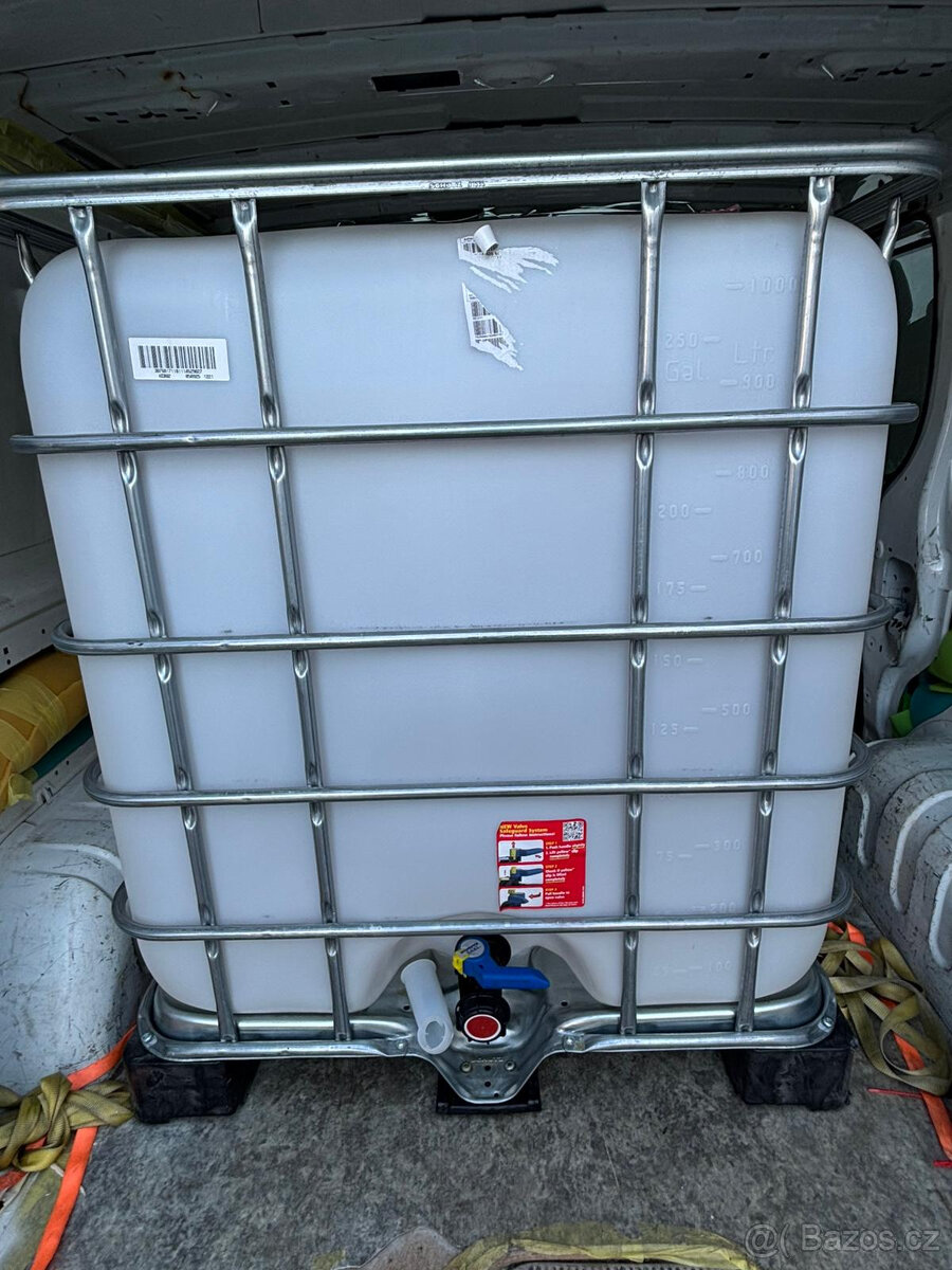IBC kontejner 1000l - nádrž na vodu