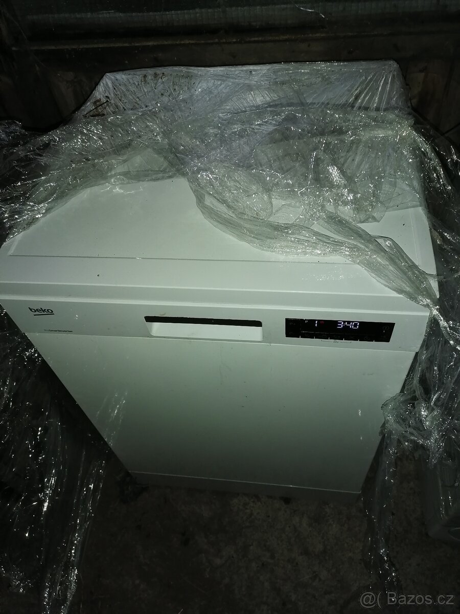 Myčka na nádobí Beco100% stav.